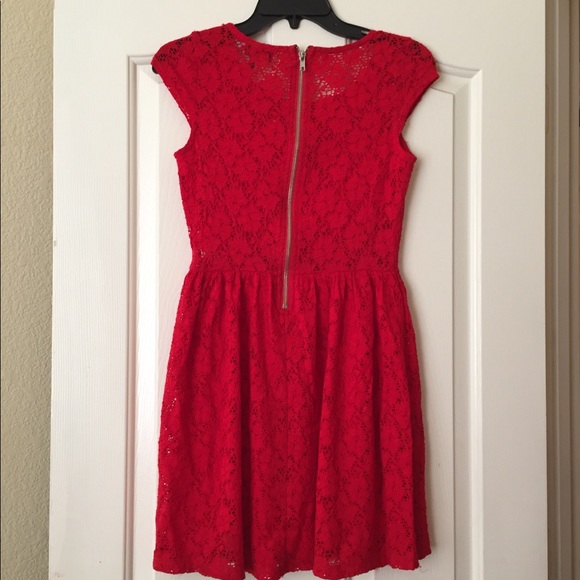 Red dress - Picture 6 of 8